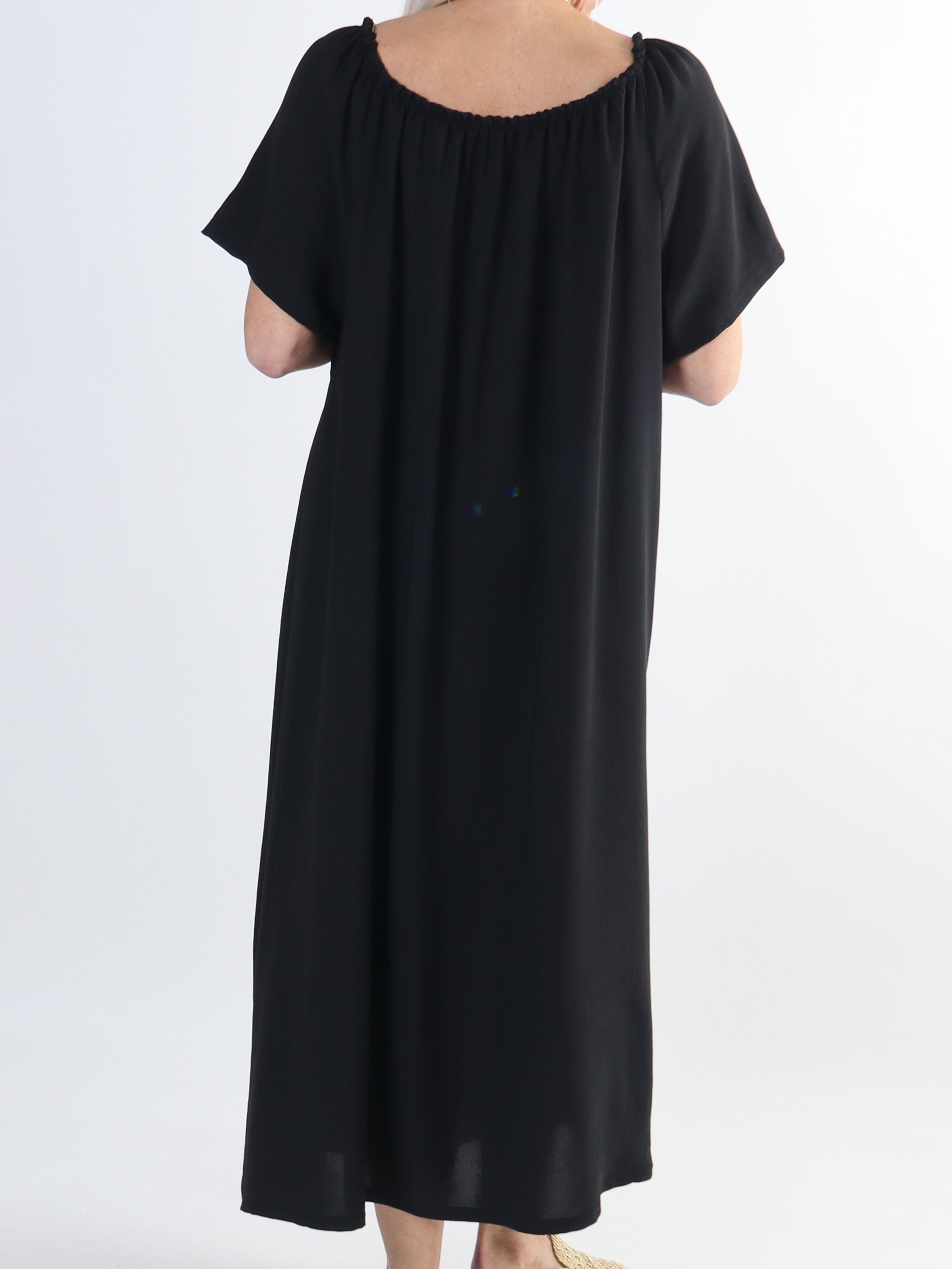 Taima - Lång enfärgad plus size-klänning med resår i nederkant